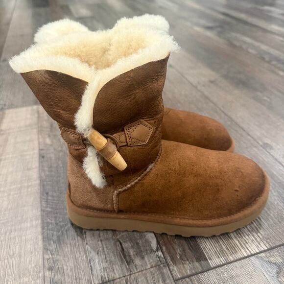 UGG Bailey Button II Boot Size US 5 EU 36 Girls Womens Brown Suede Shearling - Picture 5 of 8